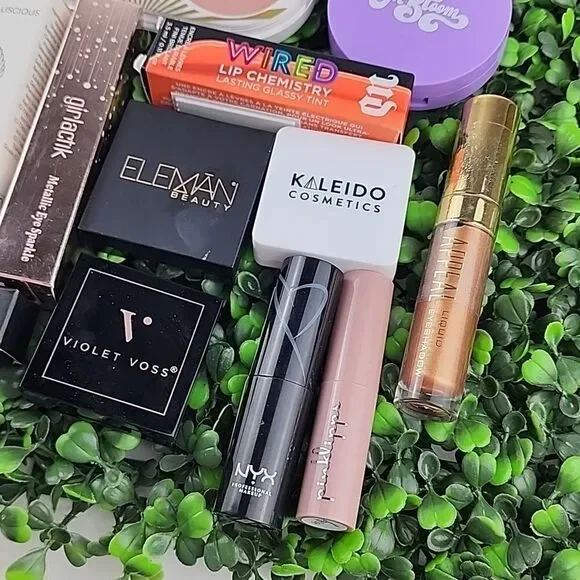 Makeup bundle lot 14 pieces wholesale blush bronzer lip gloss highlighter new - Picture 2 of 5